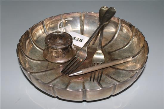 A George V silver dish, a silver ink well, pencil and two forks, 17 oz.